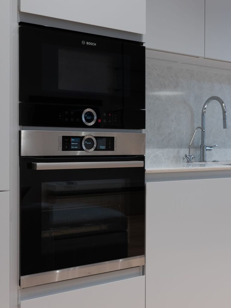 Cuisinière électrique encastrée et four à micro-ondes