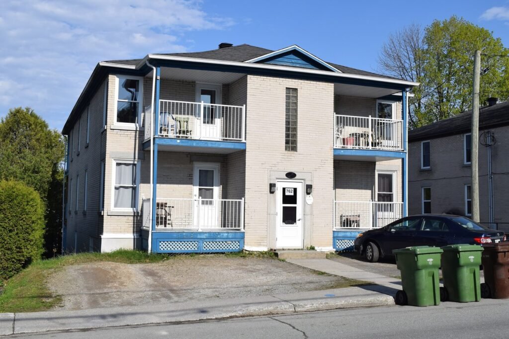 Duplex dans un quartier résidentiel de Sherbrooke : Réparation Électro Sherbrooke se déplace à domicile